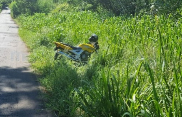 Motociclista fica ferido na vicinal que liga Tupã a Bastos após ser atingido por galho