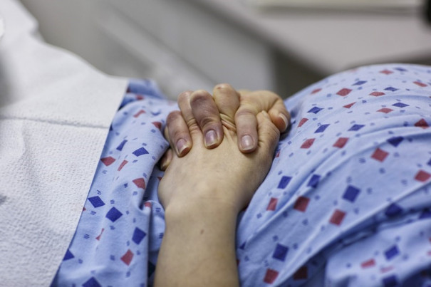 Projeto de lei prevê pena de homicídio para aborto após 22 semanas de gestação; entenda