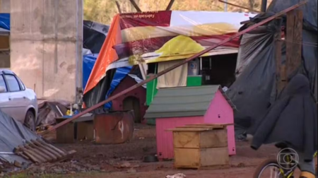 No Rio Grande do Sul, GuaÃ­ba causa novos alagamentos e moradores se abrigam nas margens de rodovias