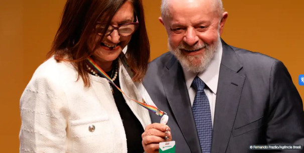 Lula defende Petrobras lucrativa e líder da transição energética