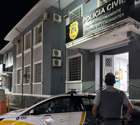 Procurado pela JustiÃ§a Ã© preso ao ser flagrado dirigindo moto com licenciamento vencido, em Presidente Prudente