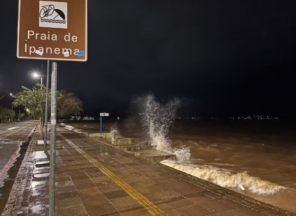 Nível de lago sobe 23 centímetros e prefeitura emite alerta para inundações em áreas de risco em Guaíba