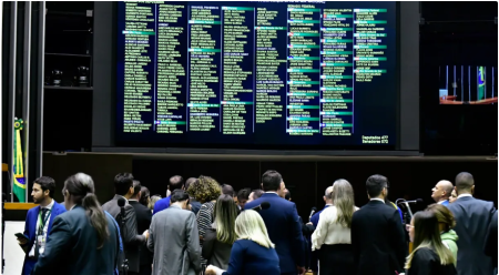 Em derrota do governo, Congresso derruba veto de Lula e acaba com saidinhas para visitas a familiares