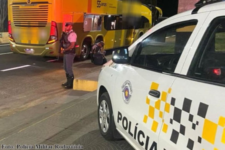 Procurado Ã© capturado pela PolÃ­cia RodoviÃ¡ria no interior de Ã´nibus, na SP-270