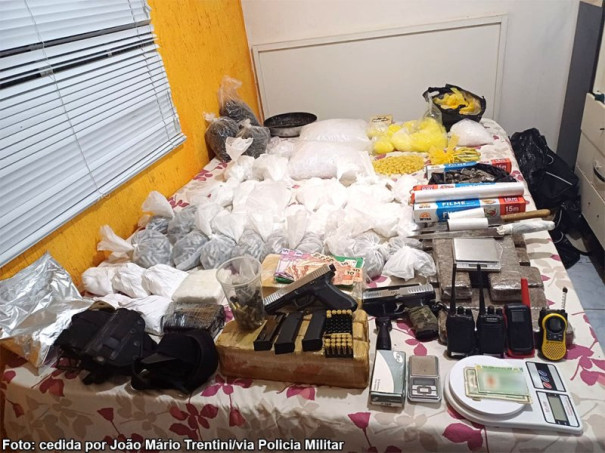 Força tática de Tupã participa de operação com apreensões de drogas, arma de fogo e munições, no Guarujá 