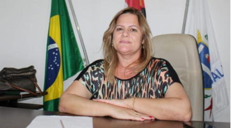 Prefeita de SalmourÃ£o participa de visita do governador TarcÃ­sio de Freitas a regiÃ£o