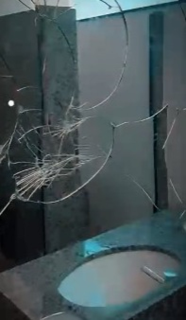 Vândalos depredam banheiros da Praça São José em Osvaldo Cruz