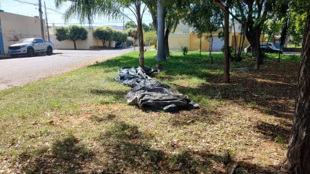Terceiro suspeito de envolvimento em assassinato de homem encontrado enrolado em lona no meio de rua Ã© preso em AraÃ§atuba