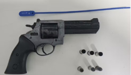 Homem Ã© preso em flagrante por tentativa de homicÃ­dio e porte ilegal de arma de fogo, na Vila LÃ­der, em Presidente Prudente