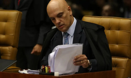 Moraes dÃ¡ 15 dias para PGR opinar sobre indiciamento de Bolsonaro