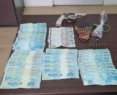 Ao deixar bolsa com muniÃ§Ãµes na casa de amigo soldado do exÃ©rcito, jovem Ã© preso por porte de armas em Presidente Prudente