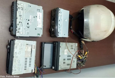 Menores sÃ£o detidos apÃ³s subtraÃ­rem aparelhos de som automotivos em TupÃ£ (SP)