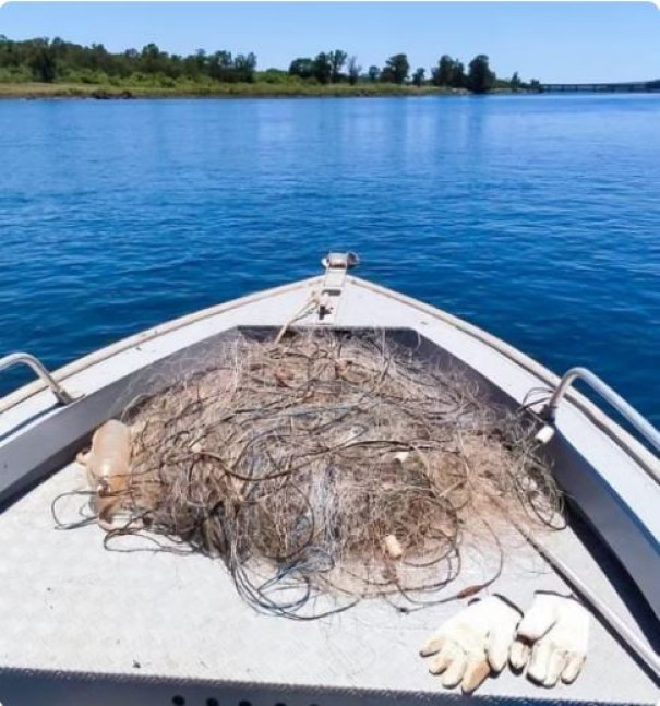 Fiscalização apreende 300 metros de rede de pesca em jusante de usina hidrelétrica, em Taciba