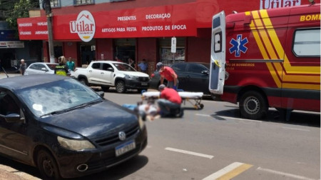 Carro provoca queda de motociclista e foge sem prestar socorro no centro de TupÃ£