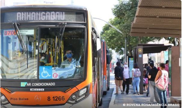Serviços crescem 1% de agosto para setembro