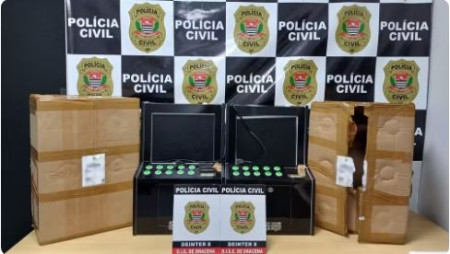 OperaÃ§Ã£o policial apreende mÃ¡quinas caÃ§a-nÃ­queis durante cumprimento de mandado de busca em Dracena