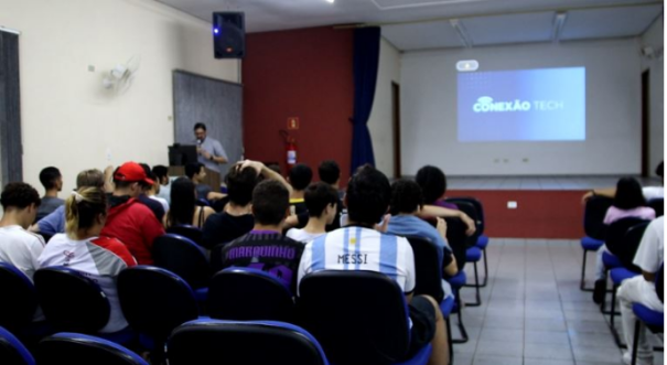 Conexão Tech reúne jovens e profissionais para discutir o futuro da tecnologia