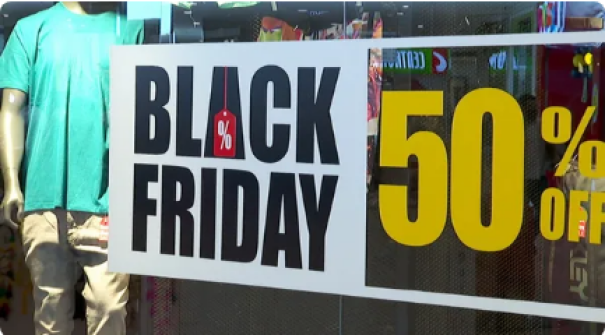 As vendas de produtos durante a Black Friday no mês de novembro devem gerar um faturamento de cerca de R$ 875,2 milhões para o comércio varejista d