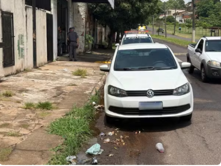 Corpo de homem Ã© encontrado dentro de carro estacionado na Avenida Tancredo Neves