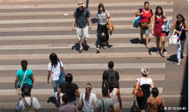 Expectativa de vida ao nascer no Brasil sobe para 76,4 anos em 2023