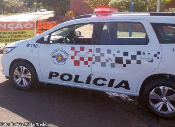 Duas pessoas são abordadas por porte de entorpecentes em Iacri (SP)