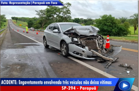 Engavetamento envolvendo dois veÃ­culos em ParapuÃ£