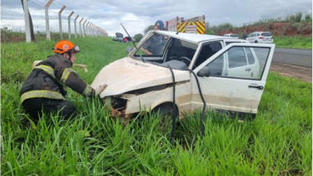 TrÃªs pessoas ficam feridas em colisÃ£o na vicinal que liga TupÃ£ a JuliÃ¢nia