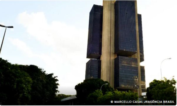Em semana de Copom, mercado eleva previsões para taxa de juros