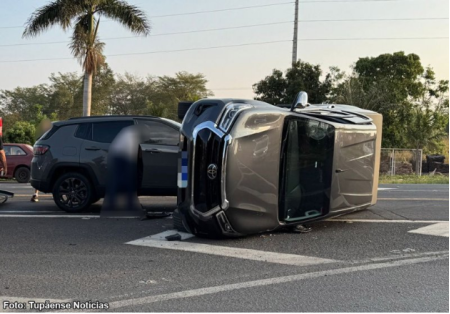 Motorista fica ferido em acidente em trevo de TupÃ£, na SP-294