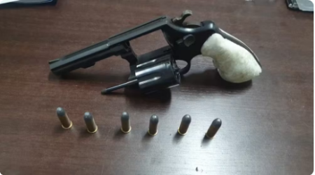 Jovem Ã© preso apÃ³s ser desarmado por seguranÃ§as em banheiro de casa noturna, em Pres. Prudente