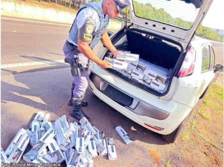 Carro Ã© flagrado com 6.000 maÃ§os de cigarros na Rodovia Assis Chateaubriand