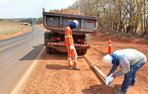 Eixo-SP realiza operação Pare e Siga na vicinal que liga Osvaldo Cruz a Sagres