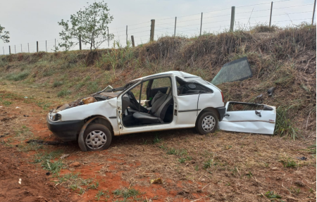 Capotamento de veÃ­culo na Vicinal que liga Osvaldo Cruz a Sagres deixa uma mulher com ferimentos 