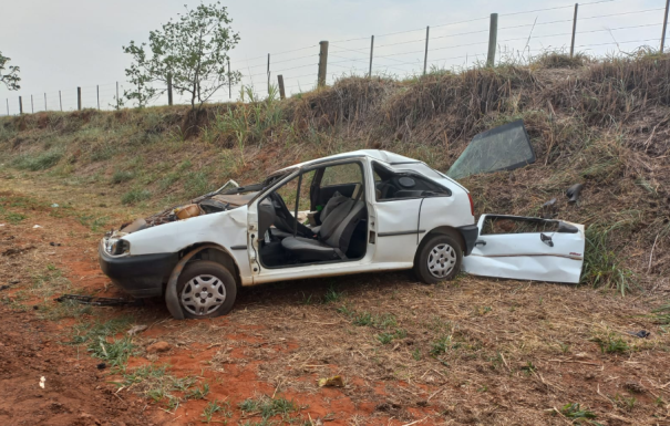 Capotamento de veículo na Vicinal que liga Osvaldo Cruz a Sagres deixa uma mulher com ferimentos 