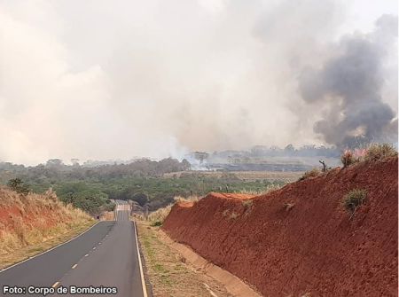 IncÃªndio destrÃ³i cerca de 150 alqueires de vegetaÃ§Ã£o e plantaÃ§Ãµes em Arco-Ãris