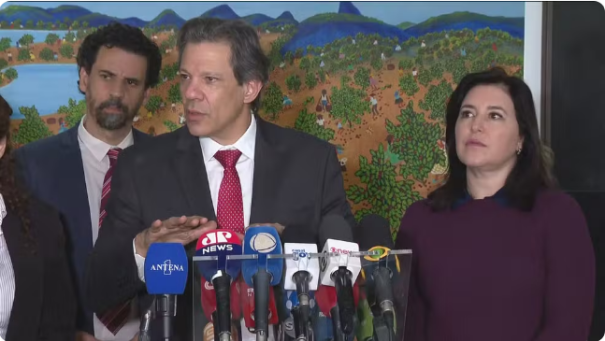 Governo prevê rombo de R$ 28,8 bilhões, no limite da meta fiscal, após estimar alta de R$ 11 bilhões no BPC e Previdência 