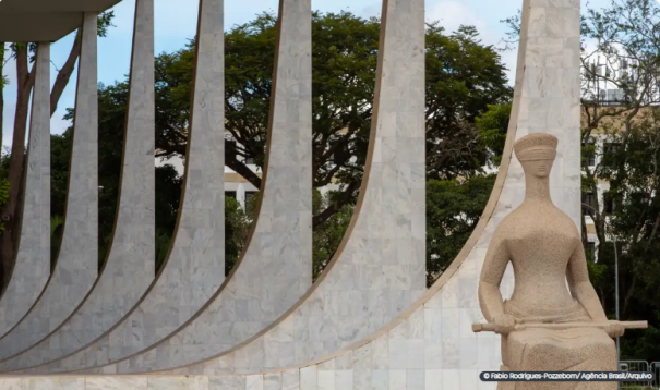 STF envia ao Legislativo decisão que descriminalizou porte de maconha