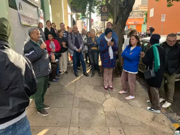 Após cinco anos sem atendimento, servidores estaduais realizam manifestação pela retomada do Iamspe em Presidente Prudente