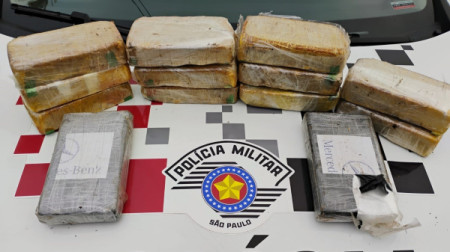 PM encontra bolsa com quase 14 quilos de crack e cocaÃ­na prÃ³xima Ã  SP-294 em FlÃ³rida Paulista