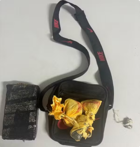 Com mais de 480g de drogas, homem Ã© flagrado fumando maconha em veÃ­culo, agride policial e acaba preso em Presidente Prudente