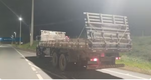 Motorista de caminhão é preso após dirigir embriagado na Rodovia Comandante João Ribeiro de Barros, em Santa Mercedes