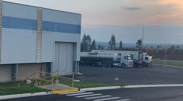 Trabalhador morre soterrado após tentar descarregar 30 toneladas de restos bovinos em Marília