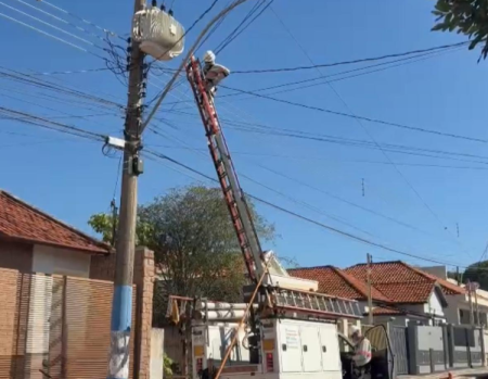 Estouro em transformador causa problemas com energia elÃ©trica no centro de Osvaldo Cruz 