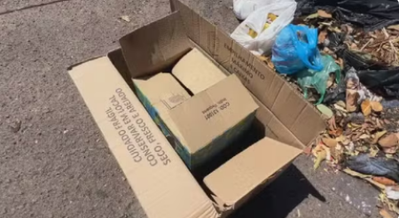 MÃ£e de recÃ©m-nascido encontrado com cordÃ£o umbilical dentro de caixa de papelÃ£o Ã© presa