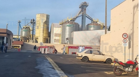 IncÃªndio atinge empresa de beneficiamento de amendoim em TupÃ£ e mobiliza o Corpo de Bombeiros