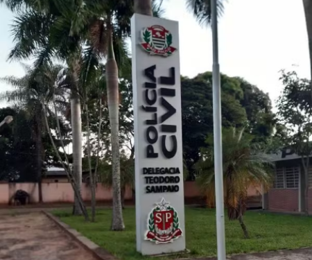 Homem embriagado Ã© preso por violÃªncia domÃ©stica apÃ³s dar cabeÃ§adas na mÃ£e, em Teodoro Sampaio