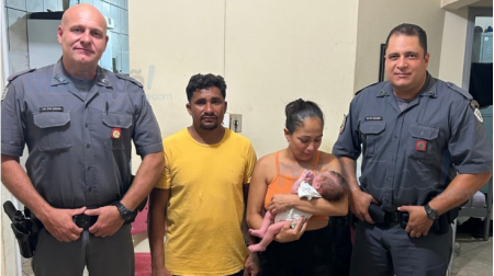 Policiais militares salvam bebÃª de 21 dias que se engasgou em Queiroz