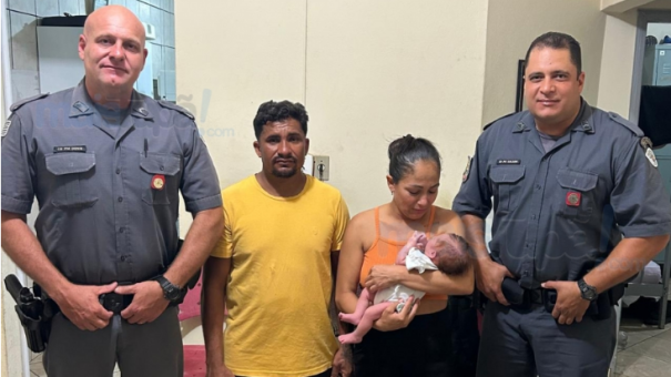 Policiais militares salvam bebê de 21 dias que se engasgou em Queiroz