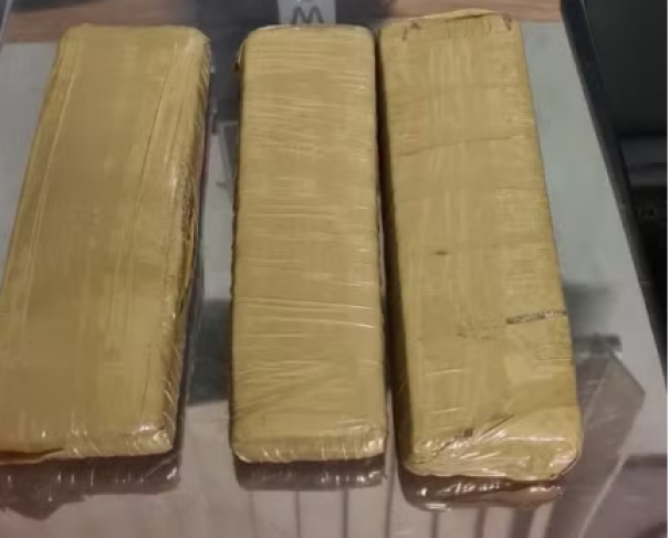 Com três tabletes de maconha localizados em banco traseiro de picape, homem é preso em Presidente Prudente