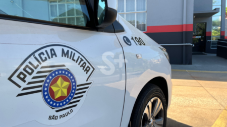 Adolescente de 17 anos Ã© flagrado pela PM pilotando moto e realizando manobras perigosas